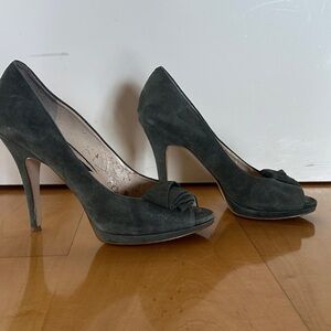 Women's Green-Gray Suede Peep-Toe High 4.5” Stiletto Heels  sz 7.5